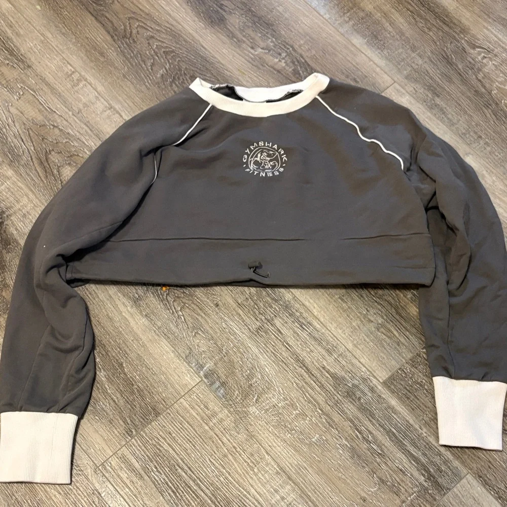 Gymshark Black Cropped Crew with Cream Trim - Picture 1 of 3